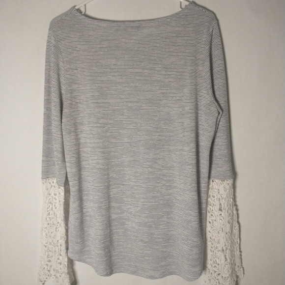 Hannah striped top with crochet sleeves size large - Picture 5 of 7